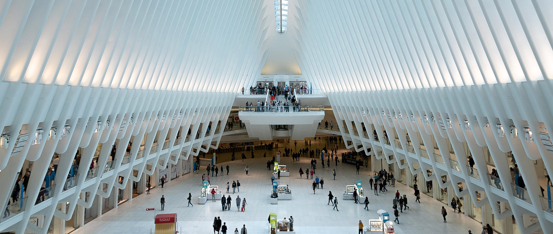 针对车站、地铁等各类客流量较大的交通枢纽，yp街机遵循以报答本的准则，重要选配隔臭防溅、抗侵蚀、易清洁、易维建、机能不变的卫生洁具，如建设精准感应出水的水龙头、隔臭防溅的蹲便器、无水封地漏等，实现车站卫生间削减接触、干净整洁、文化卫生、安全便捷、使用正常无异味的如厕需要。